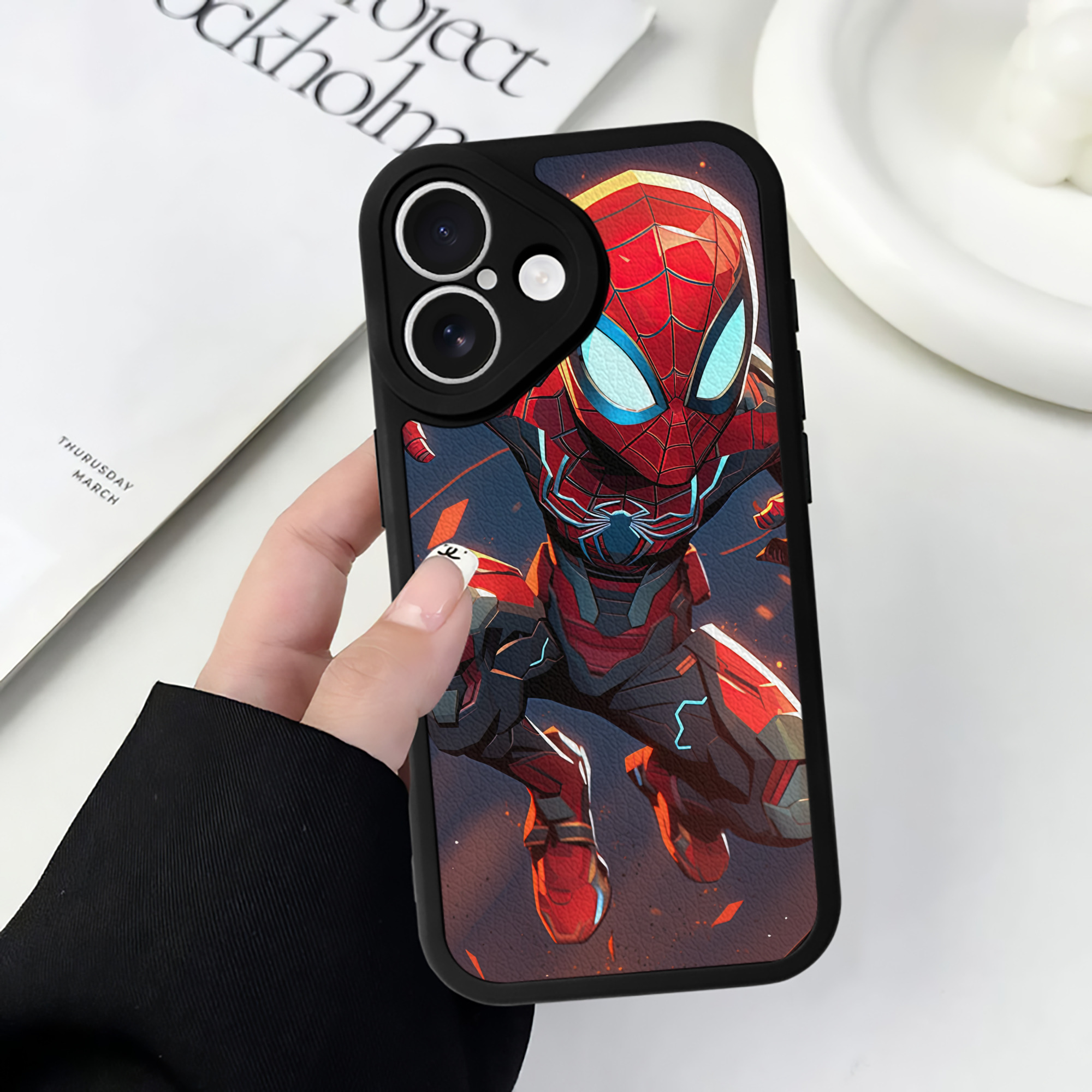 Spider Man スパイダーマン 【iPhone 16シリーズ対応】シリコンスマホケース（レザー調） 材質：シリコン